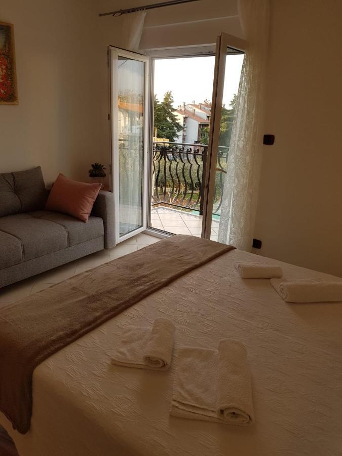 Apartment Mit Balkon Porec Exterior photo